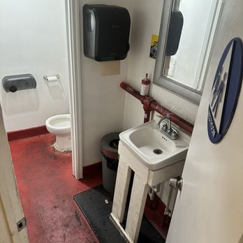 Falafel Corner - Cramped but clean-ish bathroom 6/2024 - Mediterranean Near Me - Sacramento, California Falafel Corner - Cramped but clean-ish bathroom 6/2024 - Mediterranean Near Me - Sacramento, California