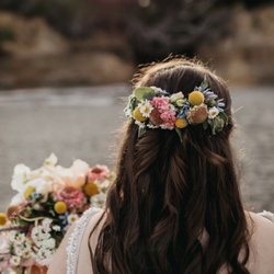 Fleurae Floral Design - Close up of my hair piece.