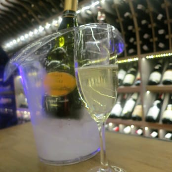 La Vie Parisienne - Moscato - Bakeries Near Me - Cebu City, CEB