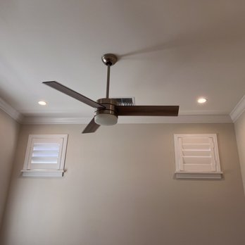 Smith Painting - a ceiling fan in a room - Painters Near Me Smith Painting - a ceiling fan in a room - Painters Near Me