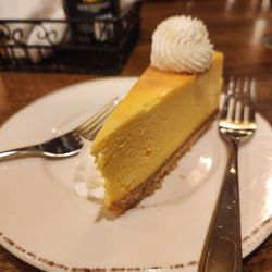 J K O'Donnell's Irish Ale House - Fantastic lemon cheesecake!