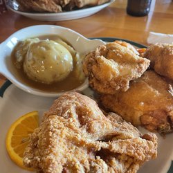 Big Bear Lodge - Broiled chicken with mashed potato's
