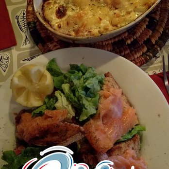 Bistro des Augustins - The cheese gratin with duck (last option in cheese gratin section) and the smoked salmon on top of salad. - Bistros Near Me - Paris, 75