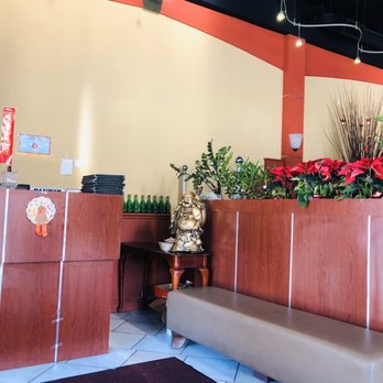 Grandview Palace - Inside view of the restaurant - Chinese Near Me - Pasadena, California