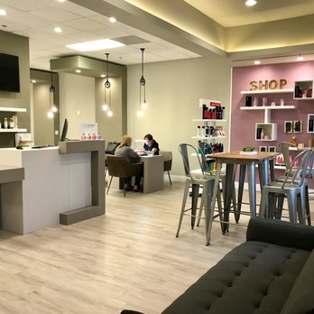 Ladore Beauty bar - Waiting area - Hair Salons Near Me - Doral, Florida Ladore Beauty bar - Waiting area - Hair Salons Near Me - Doral, Florida