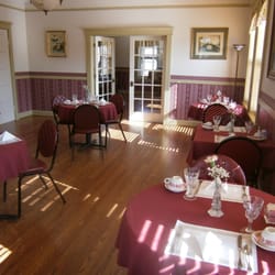 Francie's Bed & Breakfast - Breakfast dining room