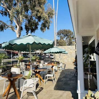Jedidiah Coffee - 6/30/24 Outdoor seating, very cute & easy lounging - Coffee & Tea Near Me - Laguna Beach, California
