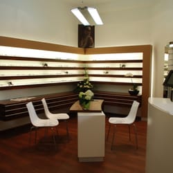 Niki der Augenoptiker - Glasberatungstisch