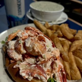 Boston Sail Loft - New England Lobster Roll - Bars Near Me - Boston, Massachusetts