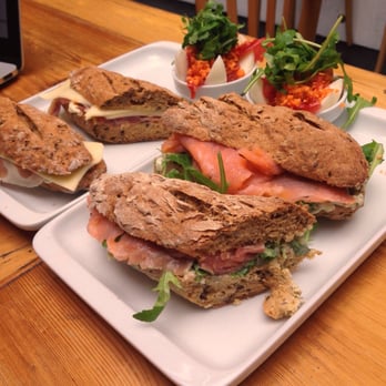 Biota - Glutenvrije broodjes (met slaatje!) - Breakfast & Brunch Near Me - Gent, VOV
