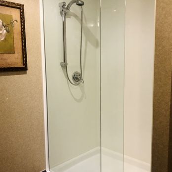 Hôtel Lindbergh - Shower - Hotels Near Me - Quebec City, Quebec Hôtel Lindbergh - Shower - Hotels Near Me - Quebec City, Quebec
