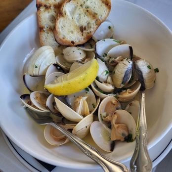 Carruthers - Clams with garlic toast - New American Near Me - Astoria, Oregon