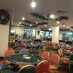 Norths Leagues & Services Club - Interior bar dining area