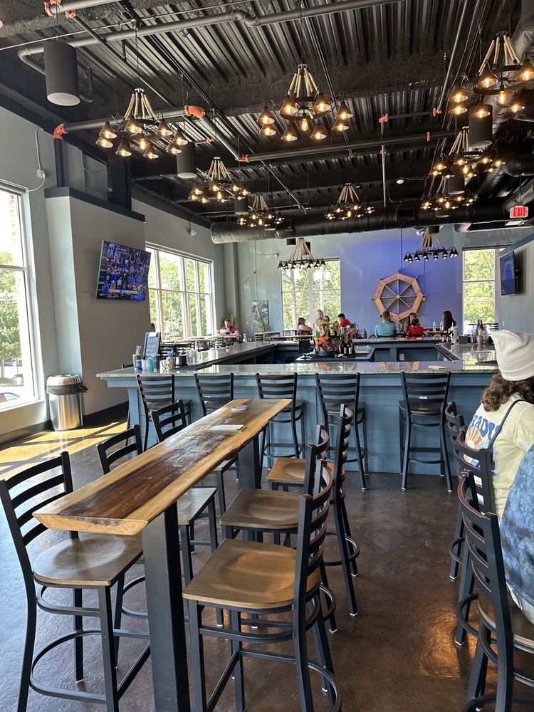 OAKLYN SPRINGS Updated August 2024 14 Photos & 15 Reviews 209 N