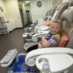 Super clean salon and friendly staff. Would recommend 5/5 and plan on returning again
