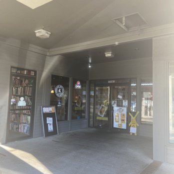 Max's Restaurant - Seattle - Outside entrance - Filipino Near Me - Tukwila, Washington
