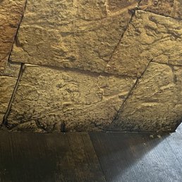 Grime around entire perimeter of restaurant. Grime around entire perimeter of restaurant.