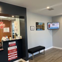 AFC Urgent Care East Rockaway - Clean Clinic