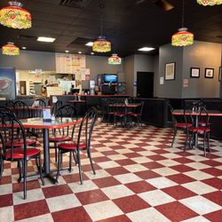 Mancino's of Taylor - Dining area