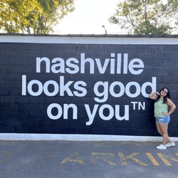 Nashville Looks Good On You mural