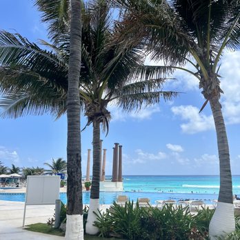 Krystal Cancún - Pool area - Resorts Near Me - Cancún, ROO Krystal Cancún - Pool area - Resorts Near Me - Cancún, ROO