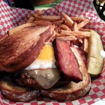 Halfway Cafe - Farmhouse burger with pork belly, fried egg, and sharp white cheddar - American Near Me - Watertown, Massachusetts Halfway Cafe - Farmhouse burger with pork belly, fried egg, and sharp white cheddar - American Near Me - Watertown, Massachusetts