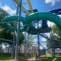 Hawaiian Waters Garland - Fun tubbing rides/slides