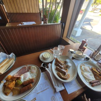 La Carreta - Cuban Near Me - Miami, Florida
