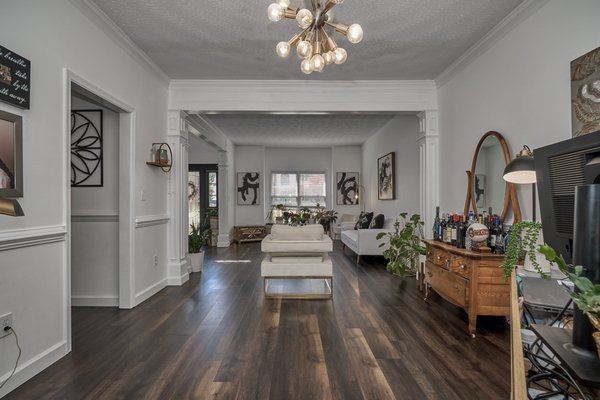 Kris Kyzar -  1st Class Real Estate