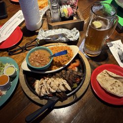 Puro pinche Fajitas y beer!