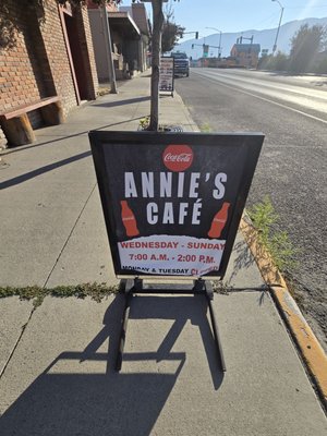 Annie's Cafe by null