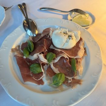 Tre Dita - Burrata e Crudo - Italian Near Me - Chicago, Illinois Tre Dita - Burrata e Crudo - Italian Near Me - Chicago, Illinois