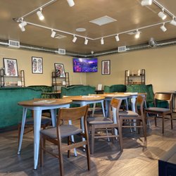 Canna Cloud - Smoke lounge with AC, music playing and TVs