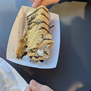 Monarca Gourmet Paletas - a hand grabbing a piece of cake - Ice Cream & Frozen Yogurt Near Me - Clive, Iowa Monarca Gourmet Paletas - a hand grabbing a piece of cake - Ice Cream & Frozen Yogurt Near Me - Clive, Iowa
