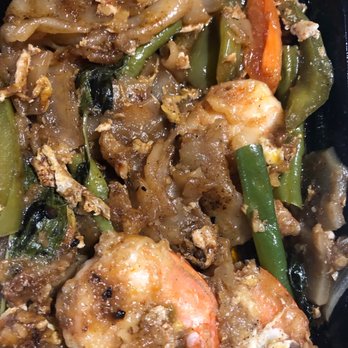 Mekhong Thai Wells - Drunken Noodles with Shrimp and no carrots (delicious)! - Thai Near Me - Wells, Maine