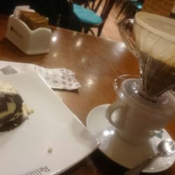 Rellicário Brigaderia e Café - Café coado no Hario V60 e rocambole gelado de leite ninho. That's what I'm talking about!!