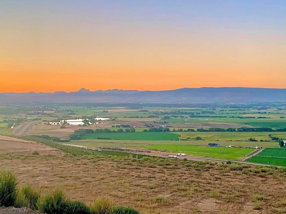 RE/MAX COMMUNITY ONE REALTY Updated August 2024 511 N Pine St