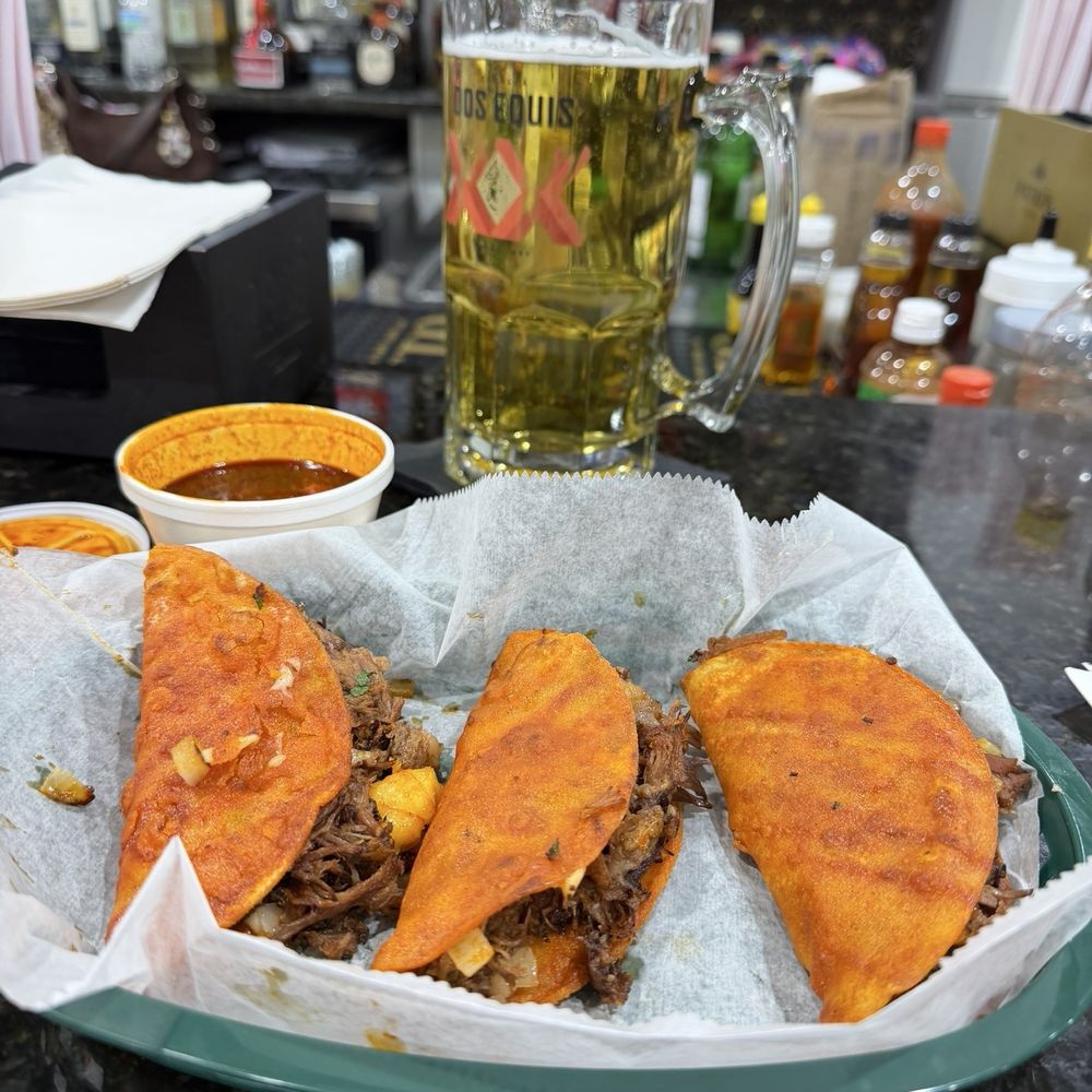 Barbacoa birria tacos with delicious Ultra! Barbacoa birria tacos with delicious Ultra!