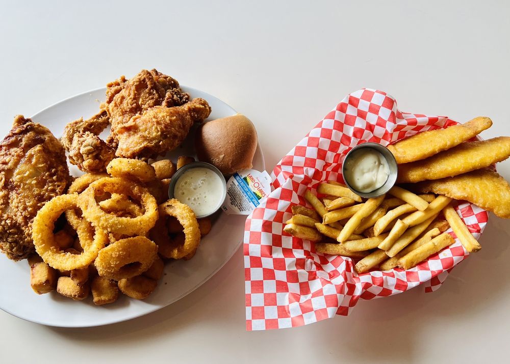 THE BACKFIELD BAR AND GRILL Updated October 2024 15 Photos 2117