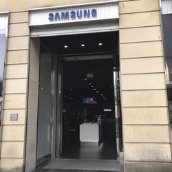 Samsung Experience Store