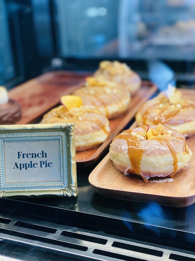 Gäbi Boutique Donut & Pastry - Stephanie