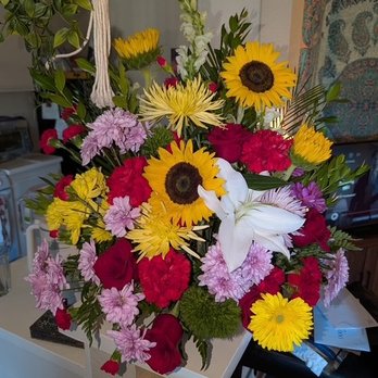 Amore Dolce Flowers - A Beautiful Arrangement on Short Notice - Florists Near Me - Montebello, California
