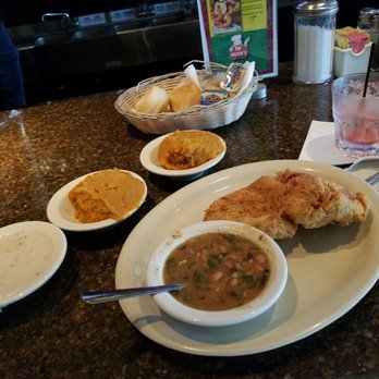 Po Melvin's - Sitting at remodeled bar area watching girl's basketball! - American Near Me - Irving, Texas