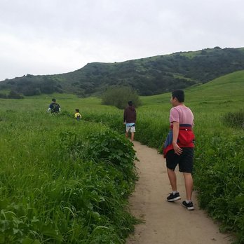 Bommer Canyon - On Bommer Canyon trail headed to Pacific Ridge! - Hiking Near Me - Irvine, California Bommer Canyon - On Bommer Canyon trail headed to Pacific Ridge! - Hiking Near Me - Irvine, California
