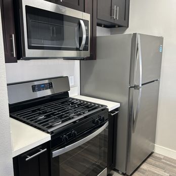 Cielo Apartments - Explore modern living in our platinum unit with brand new cabinets and appliances. - Apartments Near Me - Panorama City, California Cielo Apartments - Explore modern living in our platinum unit with brand new cabinets and appliances. - Apartments Near Me - Panorama City, California