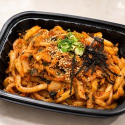 Spicy kimchi yaki udon