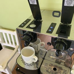 Put in the mini cup sideways instead and then close the lid!