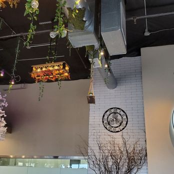 Pholuscious - Moderm interior - Vietnamese Near Me - Huntington Beach, California