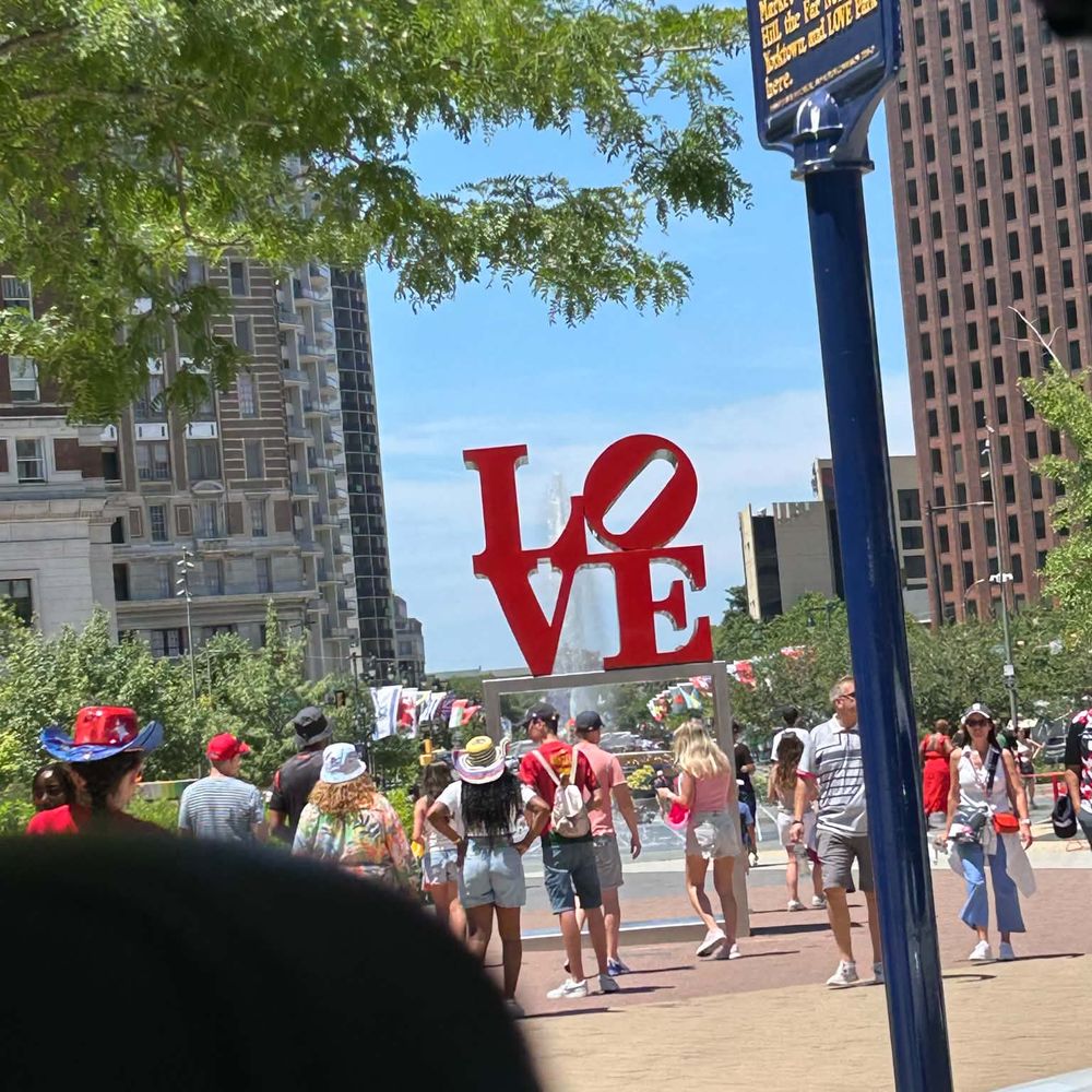 WeVenture - Passing by the famous LOVE sign - Tours Near Me - Philadelphia, Pennsylvania