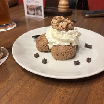 Zeughauskeller - Chocolate mousse - Swiss Food Near Me - Zürich, ZH Zeughauskeller - Chocolate mousse - Swiss Food Near Me - Zürich, ZH